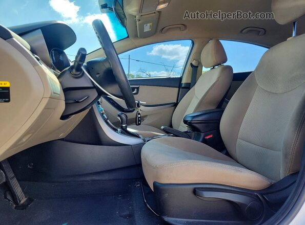 5NPDH4AE8GH693344 2016 HYUNDAI ELANTRA White Вид салону спереду