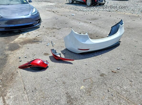 5NPDH4AE8GH755471 2016 HYUNDAI ELANTRA White Engine compartment view