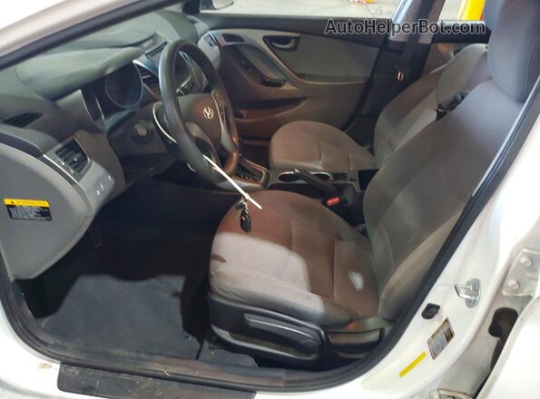 5NPDH4AE9GH668808 2016 HYUNDAI ELANTRA Белый Вид салона спереди