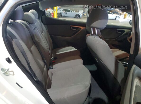 5NPDH4AE9GH668808 2016 HYUNDAI ELANTRA Белый Вид задних сидений