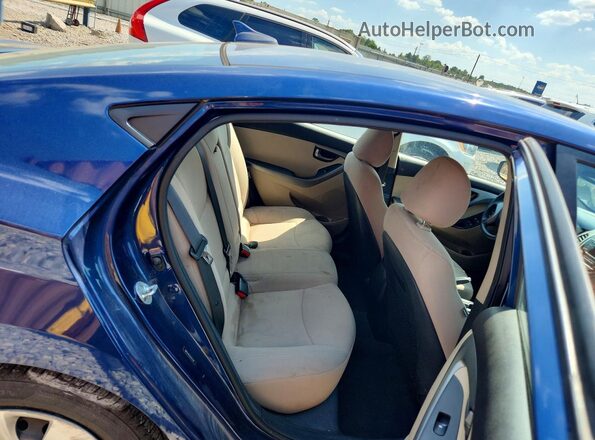 5NPDH4AEXGH761384 2016 HYUNDAI ELANTRA Blue Rear seats view