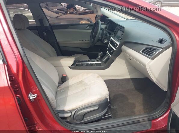 5NPE24AF0GH283846 2016 HYUNDAI SONATA Бордовый Вид салона спереди