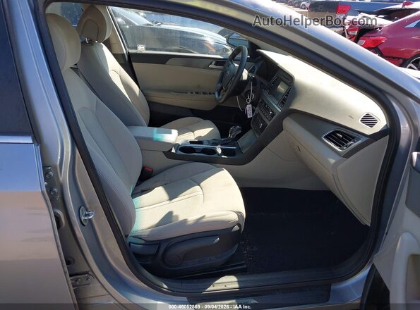 5NPE24AF0HH555197 2017 HYUNDAI SONATA Gray Front interior view