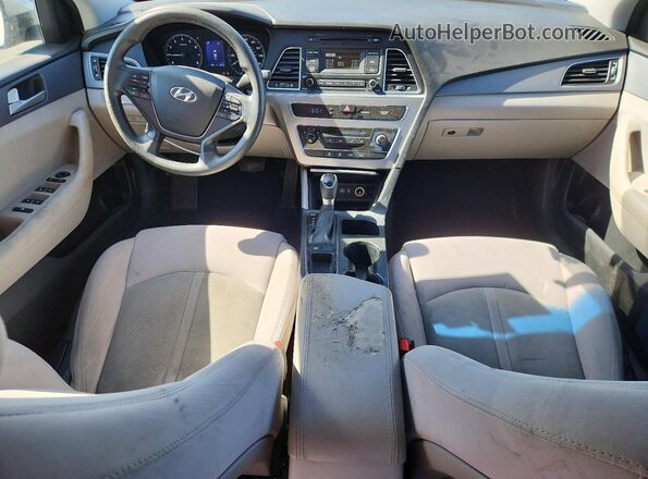 5NPE24AF0HH558780 2017 HYUNDAI SONATA Silver Widok deski rozdzielczej