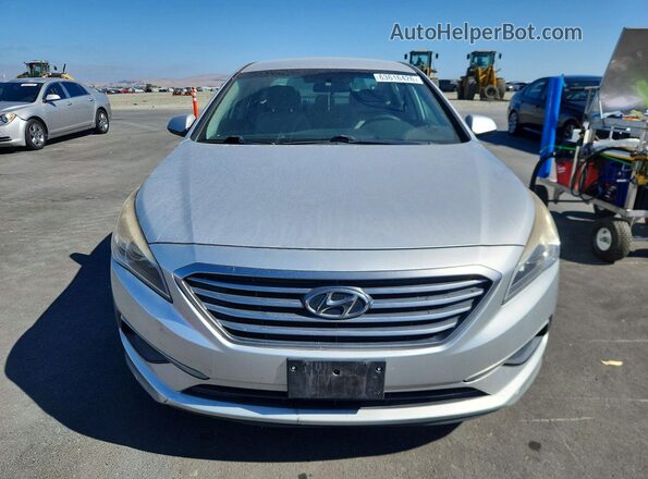 5NPE24AF0HH558780 2017 HYUNDAI SONATA Silver Widok z przodu