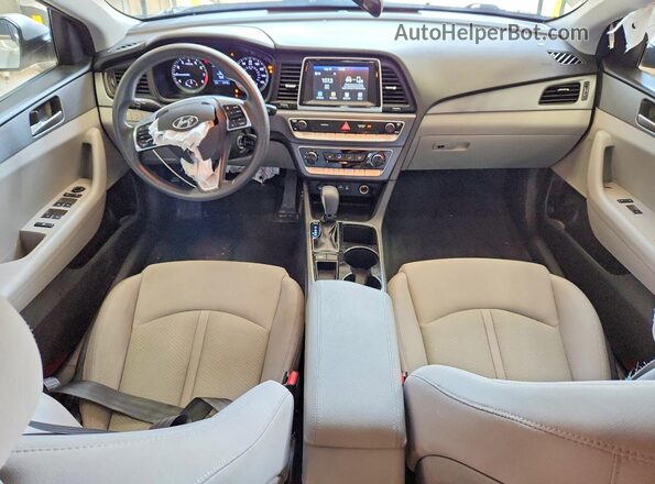 5NPE24AF0JH600175 2018 HYUNDAI SONATA Silver Dashboard view