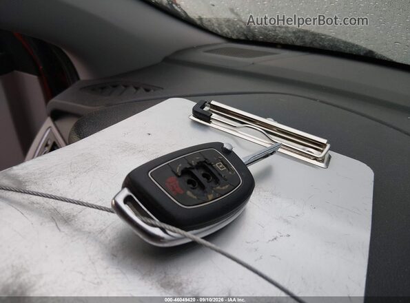 5NPE24AF1HH489467 2017 HYUNDAI SONATA Red Vista del salpicadero