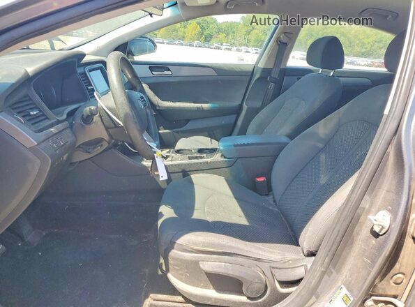 5NPE24AF1JH725413 2018 HYUNDAI SONATA Gray Widok wnętrza z przodu