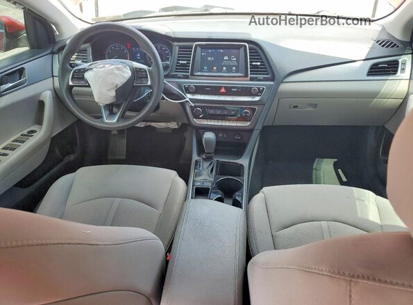 5NPE24AF1KH770935 2019 HYUNDAI SONATA Red Widok deski rozdzielczej
