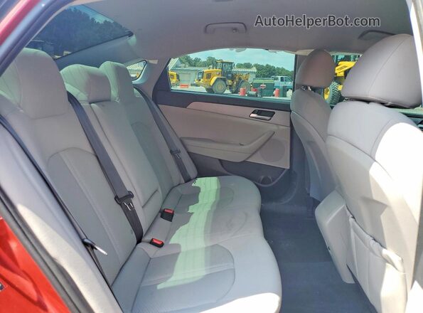 5NPE24AF1KH770935 2019 HYUNDAI SONATA Red Widok tylnych siedzeń