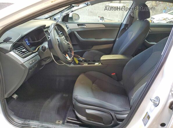 5NPE24AF1KH795589 2019 HYUNDAI SONATA White Widok wnętrza z przodu