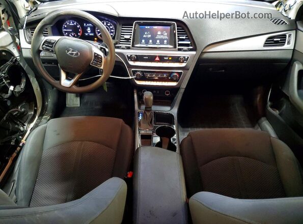 5NPE24AF1KH795589 2019 HYUNDAI SONATA White Widok deski rozdzielczej