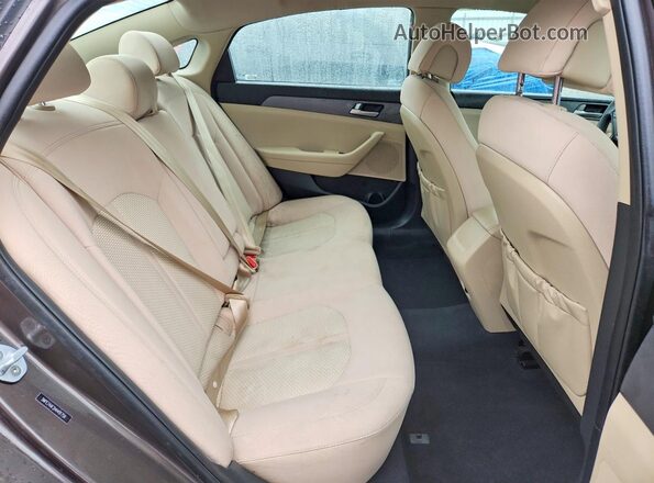 5NPE24AF2HH491759 2017 HYUNDAI SONATA Brown Vista de los asientos traseros