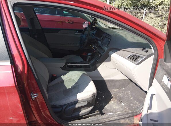 5NPE24AF2HH495262 2017 HYUNDAI SONATA Red Front interior view