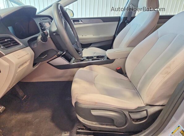 5NPE24AF2HH532410 2017 HYUNDAI SONATA Gray Front interior view