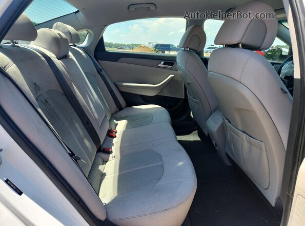 5NPE24AF2HH555895 2017 HYUNDAI SONATA White Вид задніх сидінь