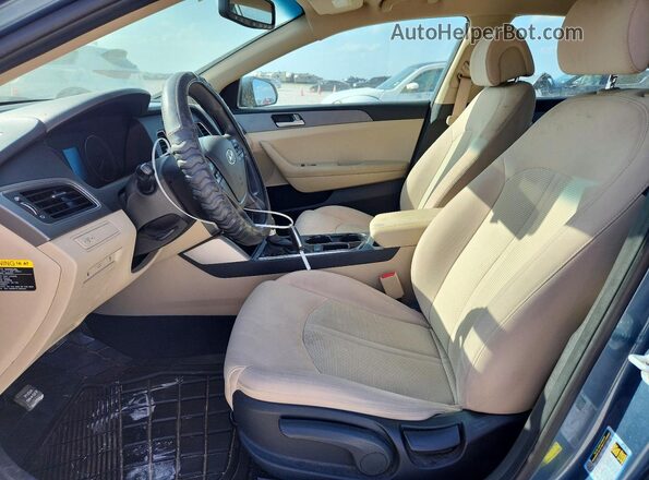 5NPE24AF2HH569604 2017 HYUNDAI SONATA Blue Вид салону спереду