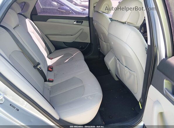 5NPE24AF4HH561049 2017 HYUNDAI SONATA Silver VIN sticker view