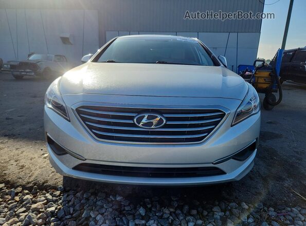 5NPE24AF5GH336671 2016 HYUNDAI SONATA Серебряный Вид спереди