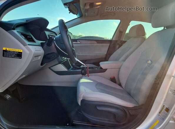 5NPE24AF5GH336671 2016 HYUNDAI SONATA Серебряный Вид салона спереди