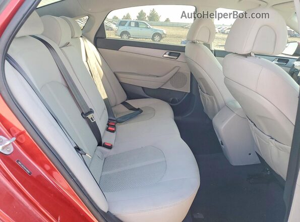 5NPE24AF5HH448890 2017 HYUNDAI SONATA Red Vista de los asientos traseros