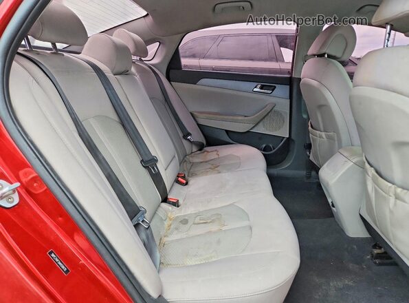 5NPE24AF5HH518470 2017 HYUNDAI SONATA Red Vista de los asientos traseros