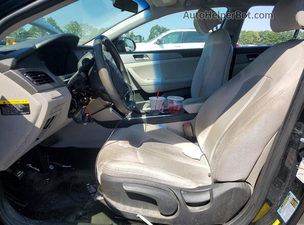 5NPE24AF5HH522583 2017 HYUNDAI SONATA Черный Вид салона спереди