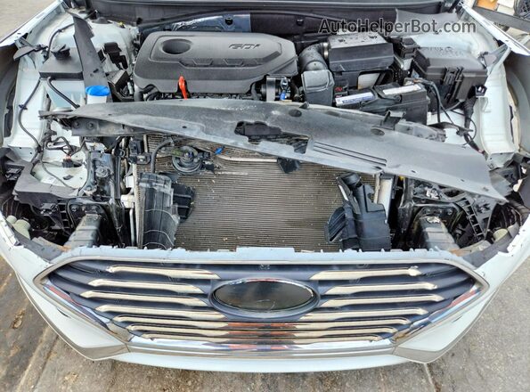 5NPE24AF5JH678659 2018 HYUNDAI SONATA White Widok wnętrza z tyłu
