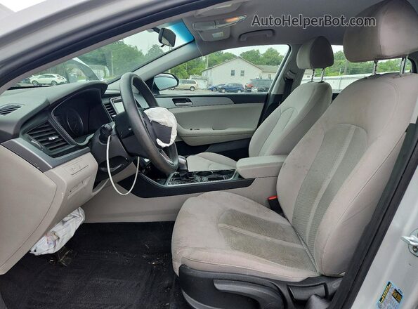 5NPE24AF5KH787429 2019 HYUNDAI SONATA Silver Вид салону спереду