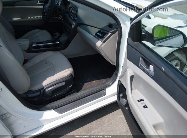 5NPE24AF6HH528683 2017 HYUNDAI SONATA White წინა სალონის ხედი