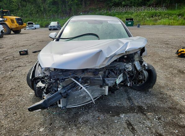 5NPE24AF7HH517210 2017 HYUNDAI SONATA Silver Widok z przodu