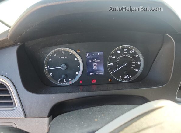 5NPE24AF8HH563239 2017 HYUNDAI SONATA Red Սարքավորումների վահանակի տեսք