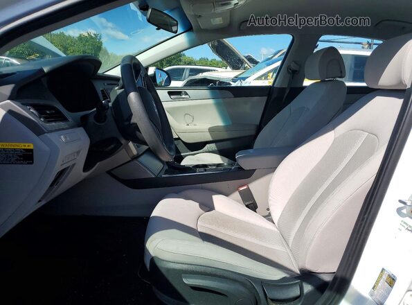 5NPE24AF9HH453719 2017 HYUNDAI SONATA White Front interior view