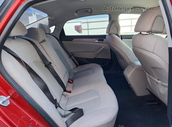 5NPE24AF9HH492097 2017 HYUNDAI SONATA Red Widok tylnych siedzeń