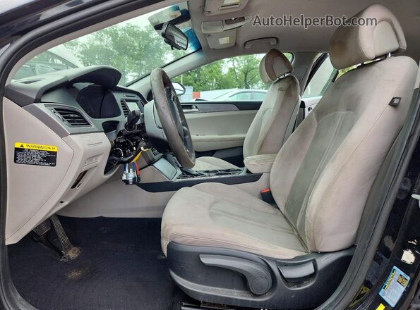 5NPE24AF9HH501042 2017 HYUNDAI SONATA Black Вид салону спереду