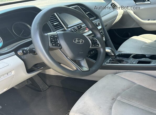 5NPE24AF9JH618383 2018 HYUNDAI SONATA  Front interior view