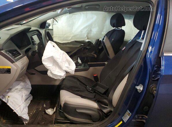 5NPE24AFXHH591608 2017 HYUNDAI SONATA Blue Вид салону спереду