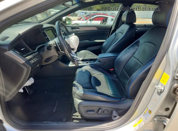 5NPE34AB3JH634234 2018 HYUNDAI SONATA Серебряный Вид салона спереди