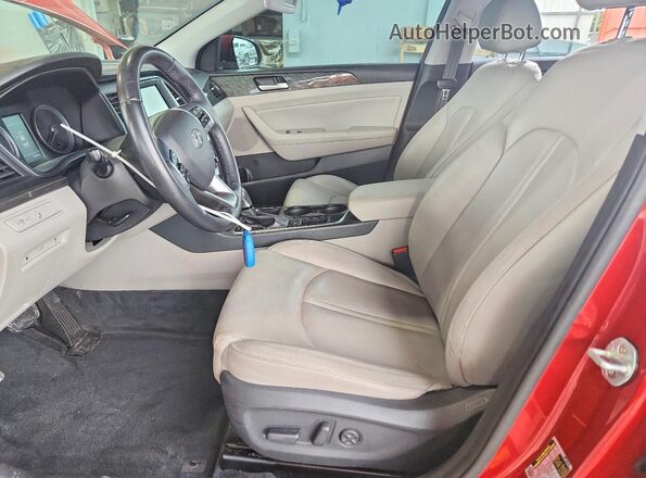 5NPE34AF2JH619548 2018 HYUNDAI SONATA Red Widok wnętrza z przodu