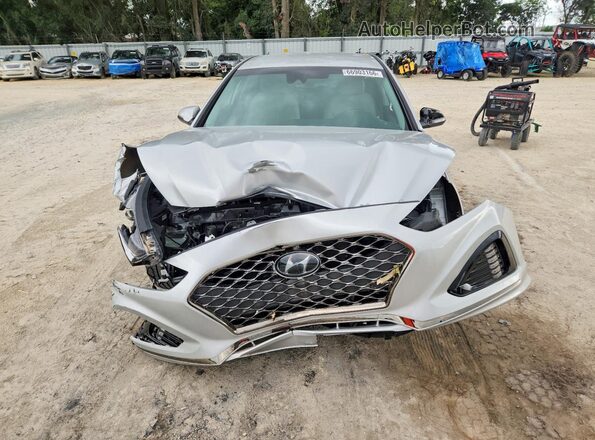 5NPE34AF2KH805799 2019 HYUNDAI SONATA Silver Widok z przodu