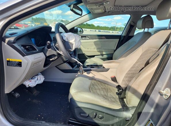 5NPE34AF3HH569723 2017 HYUNDAI SONATA Silver Вид салону спереду
