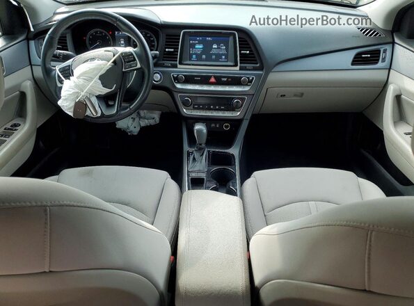 5NPE34AF3KH801986 2019 HYUNDAI SONATA Silver Widok deski rozdzielczej