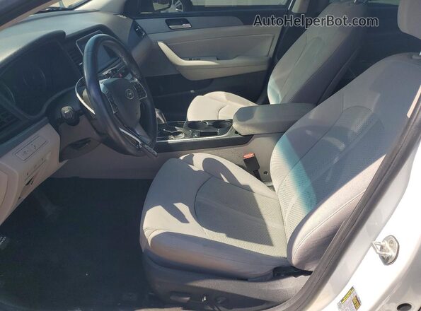 5NPE34AF4JH606784 2018 HYUNDAI SONATA Белый Вид салона спереди