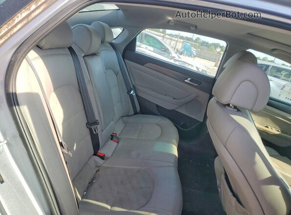 5NPE34AF5HH543771 2017 HYUNDAI SONATA Silver Widok tylnych siedzeń
