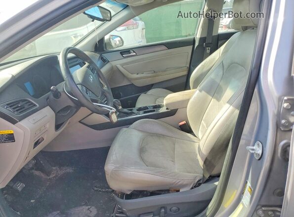 5NPE34AF5HH543771 2017 HYUNDAI SONATA Silver Widok wnętrza z przodu