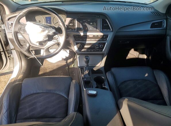 5NPE34AF7HH509444 2017 HYUNDAI SONATA White Widok deski rozdzielczej
