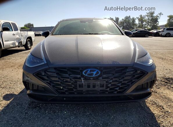 5NPEH4J2XLH024562 2020 HYUNDAI SONATA Charcoal Widok z przodu