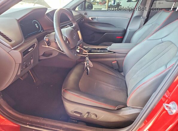 5NPEJ4J27LH035622 2020 HYUNDAI SONATA Maroon Front interior view