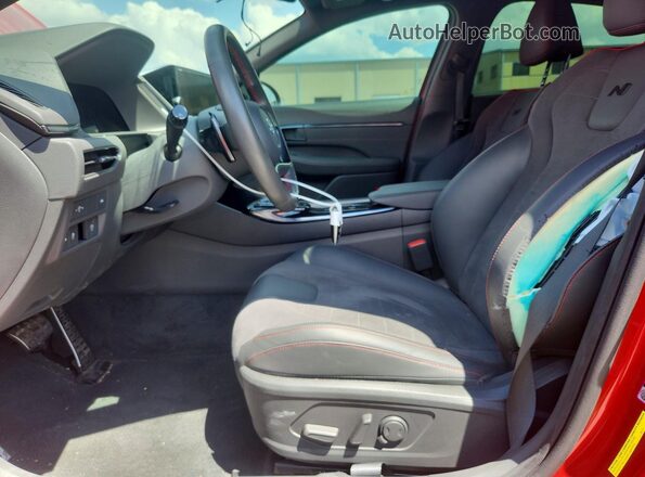 5NPEK4JC0NH149227 2022 HYUNDAI SONATA Red Widok wnętrza z przodu