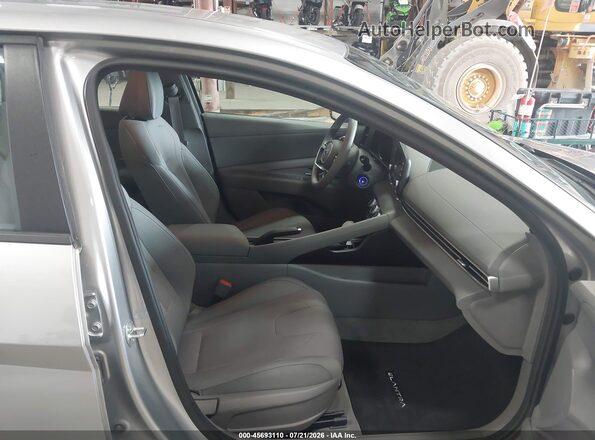 5NPLL4AG0MH047819 2021 HYUNDAI ELANTRA Silver Вид салону спереду